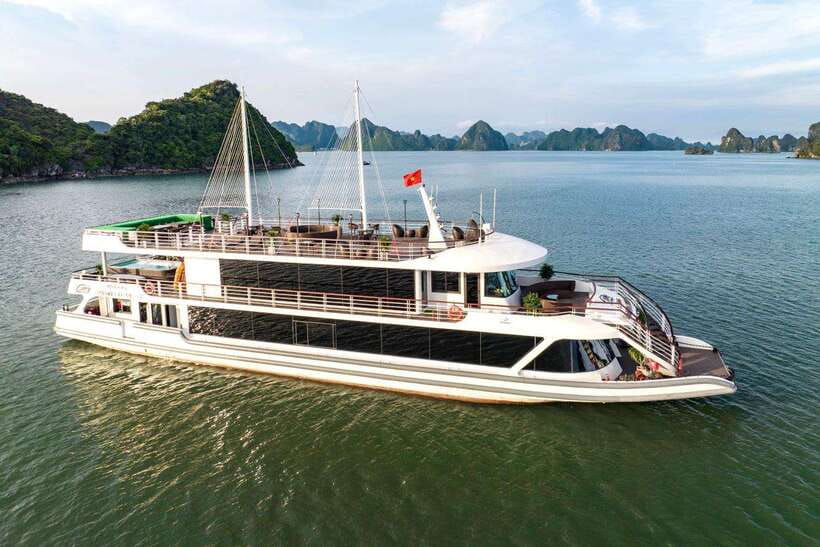 1-Day Tour Explore Unesco-recognized Ha Long Bay on Cruise - Sung Sot Cave: the best kind of contrast (small entry, big payoff)