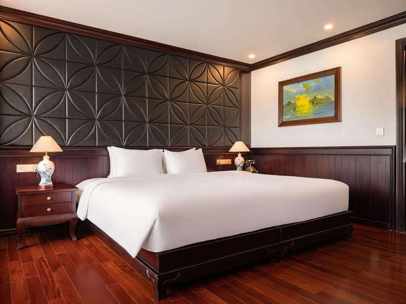 2-Day: Halong Lan Ha Bay 5 Stars Cruises w/Balcony & Bathtub - Day 1: Cave Kayaking or the Ba Trai Dao Lagoon Mood