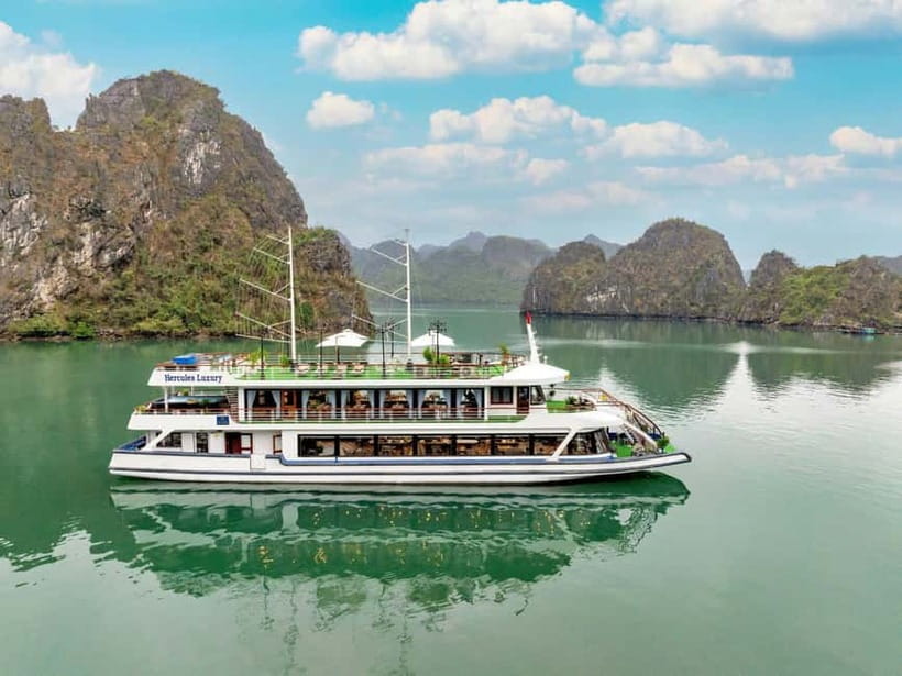 2-Day: Hanoi - Ninh Binh - Halong Bay Luxury Cruise - Mua Cave and the Lying Dragon Mountain viewpoint