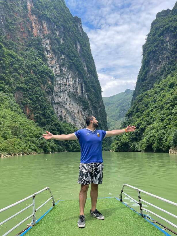 4-day Motorbike Ha Giang Loop Luxury Tour With Easy Rider - Night 0 VIP bus Hanoi to Ha Giang: the rhythm you’re signing up for