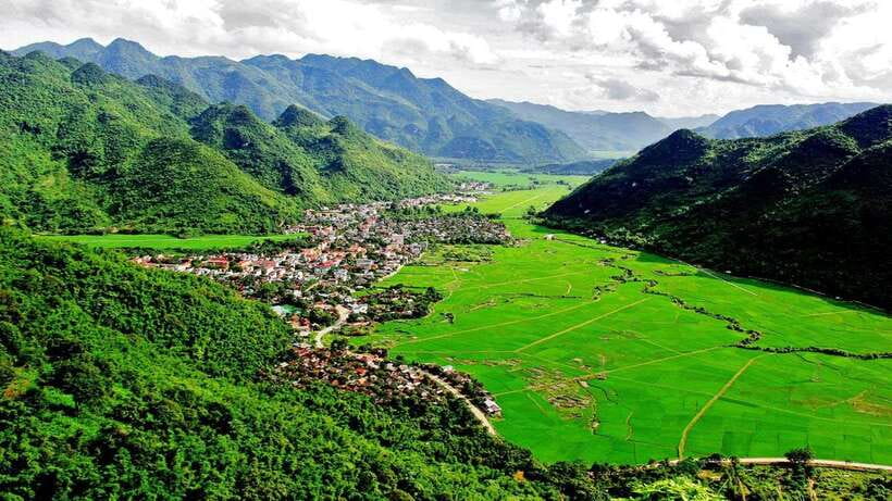Amazing Mai Chau Day Tour- Small Group with Biking and Lunch - Escaping Hanoi: the 7:00 AM start that sets the tone