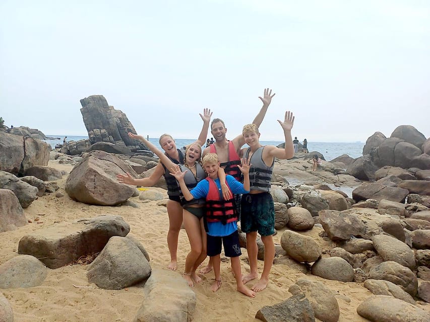 Amazing Snorkeling at Cham Island - Lunch and island downtime at Ong Beach around 1:00
