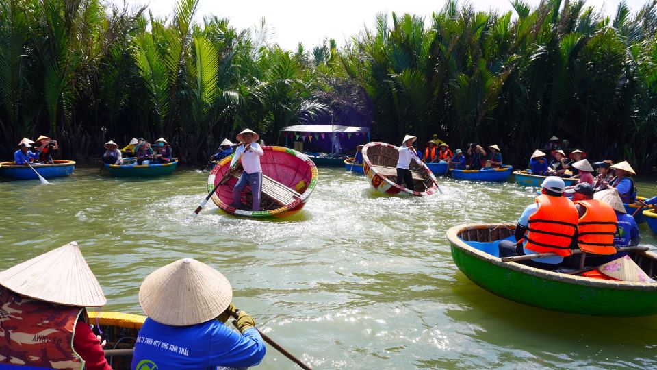Basket Boat at Coconut Village, Kitchen Show and Big Lunch - Basket-boat time at the coconut water fields