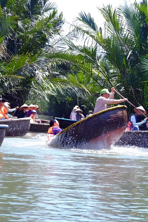 Cam Thanh: Coconut Basket Boat and Enjoy Free Coconut Ticket - Fishermen and traditional techniques: how this becomes cultural (not just scenic)