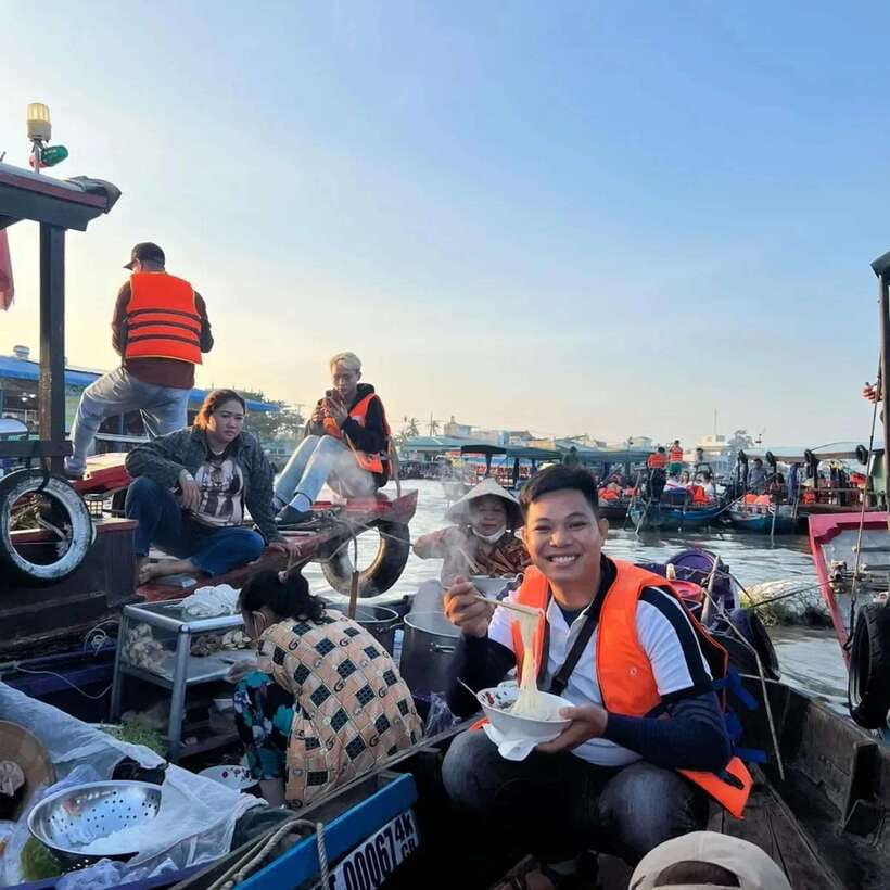 Can Tho: Floating Market & Lung Ngoc Hoang Nature Reserve - River breakfast right after the market: what you’re eating, and why it’s worth it