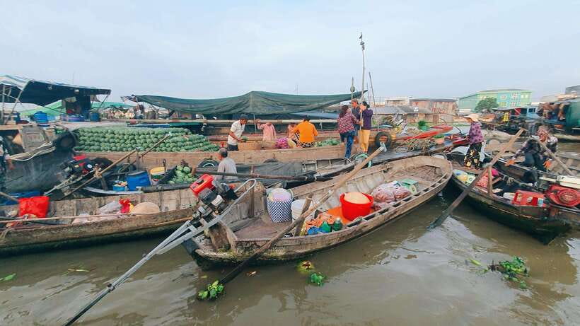 Can Tho: Floating Market & Mekong's Legacy( About 6 Pax) - Floating house life: a second look at how people live on the water