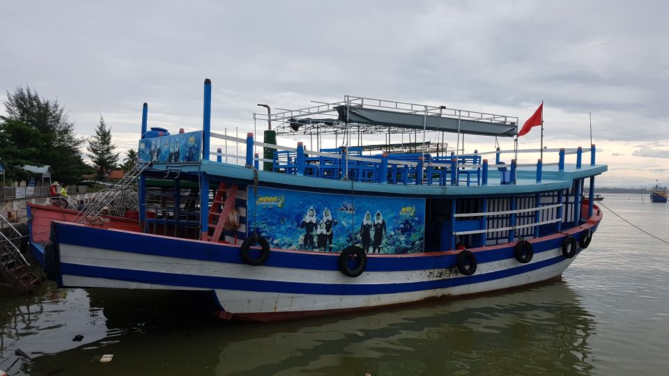 Cham Island: Snorkeling Tour - A Vietnamese seafood lunch that keeps you fueled