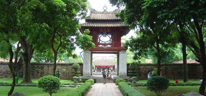 Combo Full-day Hanoi: Incense Village-City Tour-Train Street - One Pillar Pagoda and Tran Quoc Pagoda: two different lakeside moods