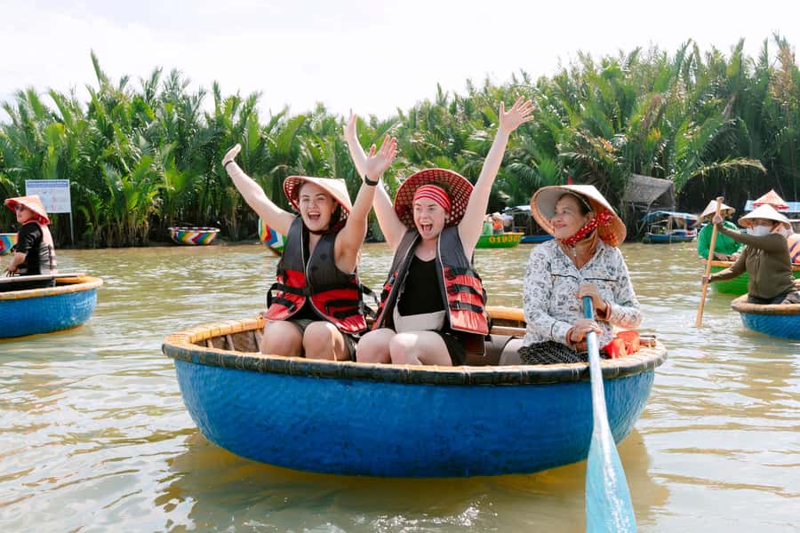 COOKING CLASS & BASKET BOAT - Meeting Ba Trần Basket Boat & Cooking School without stress