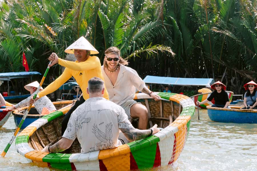 COOKING CLASS & BASKET BOAT - Bamboo basket boat through coconut palms: the 40-minute rhythm