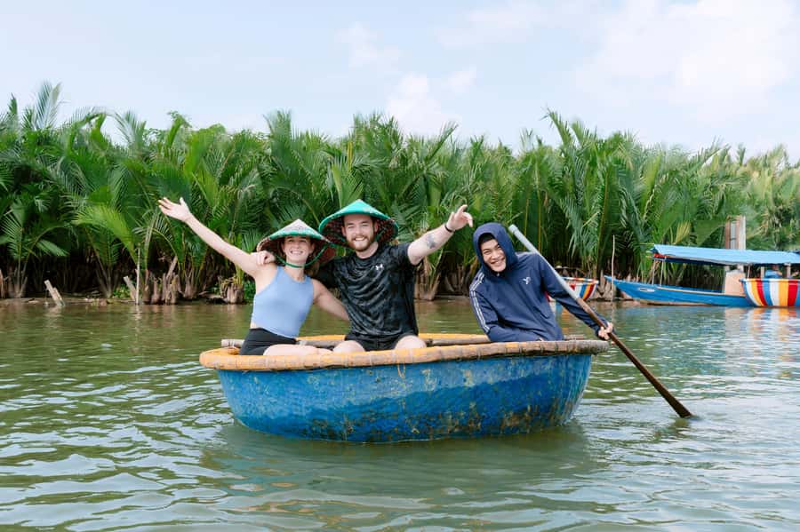 COOKING CLASS & BASKET BOAT - Making lanterns with local people: the slower, personal touch