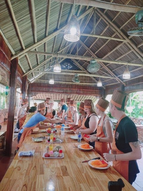 Cooking Class w Phở and Market & Basket Boat Ride in Hoi An - Hoi An market with a chef-guide: where the flavor lesson starts