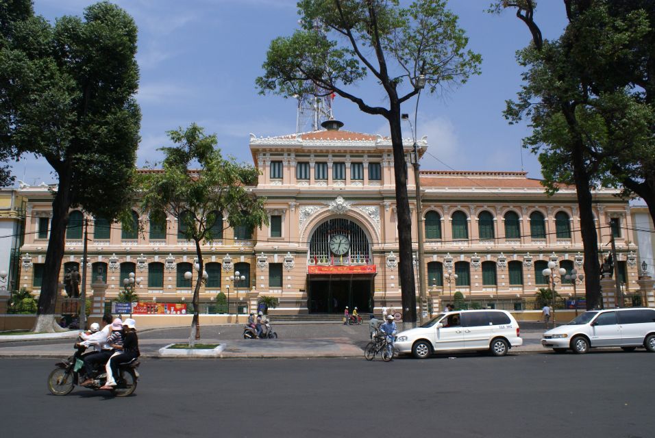 Customized Ho Chi Minh City Experience on Cyclo with Driver - The old pagoda stop: a short culture break that fits the ride