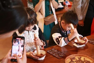 Da Lat: Handmade Chocolate Workshop - From cacao history to Vietnam bean-to-bar basics