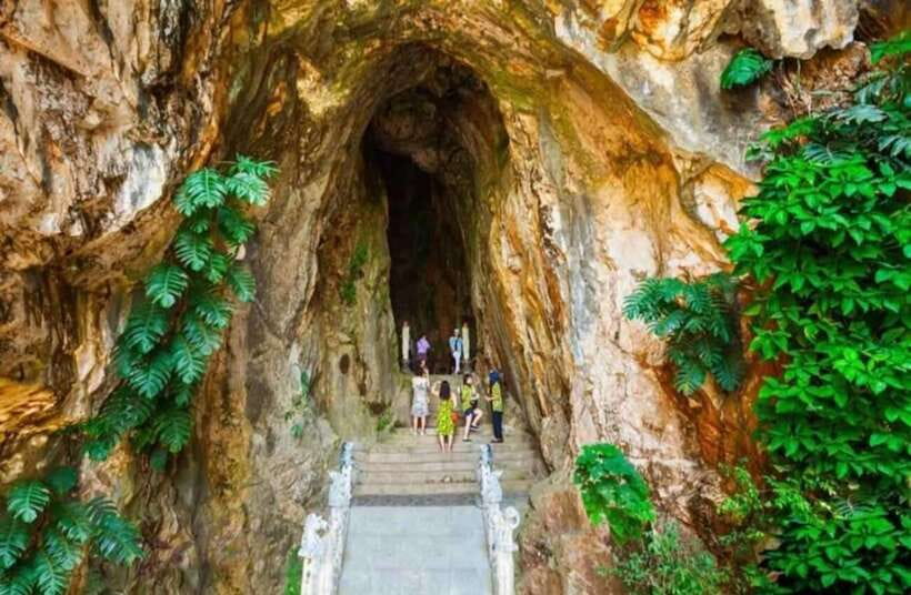 Da Nang: Bana Hills, Golden Bridge and Marble Mountains Trip - The handoff to Ba Na Hills: cable car first, photos second