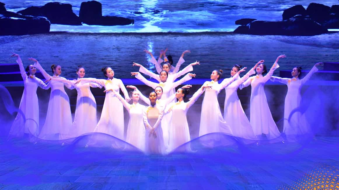 Da Nang: Da Nang Charming show ticket - Lotus dance: the national flower turned into choreography