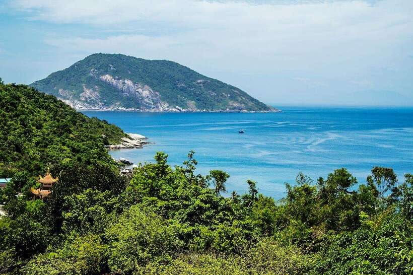 Da Nang: Hai Van Pass And Lang Co Beach Scenic Discovery - Lang Cô Beach: calm water and time to actually relax