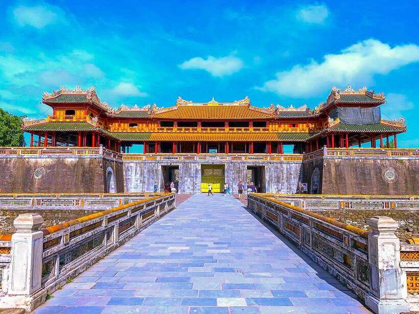 Da Nang: Imperial Hue And Scenic Hai Van Pass Discovery Tour - Khai Dinh Royal Tomb: feng shui setting and style clash