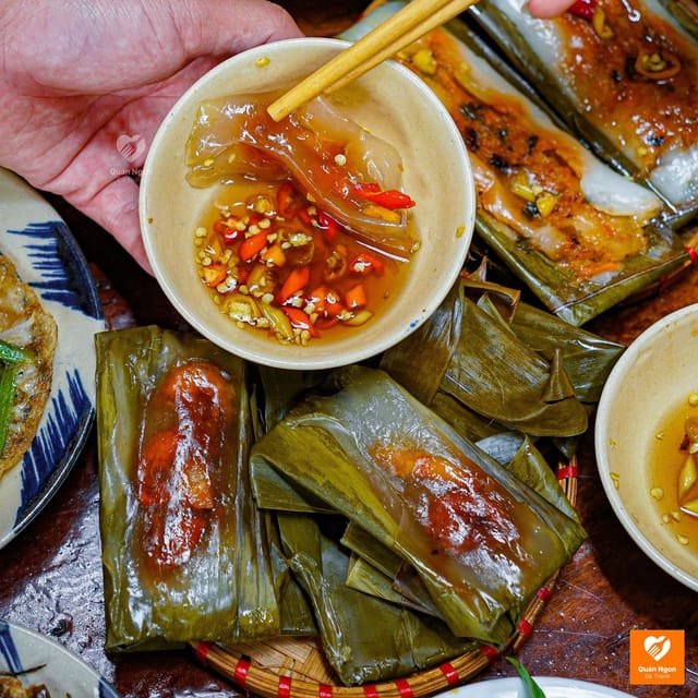 Da Nang: Local Street Food Walking Tour - Rice vermicelli with anchovy fish sauce and crispy roast pork