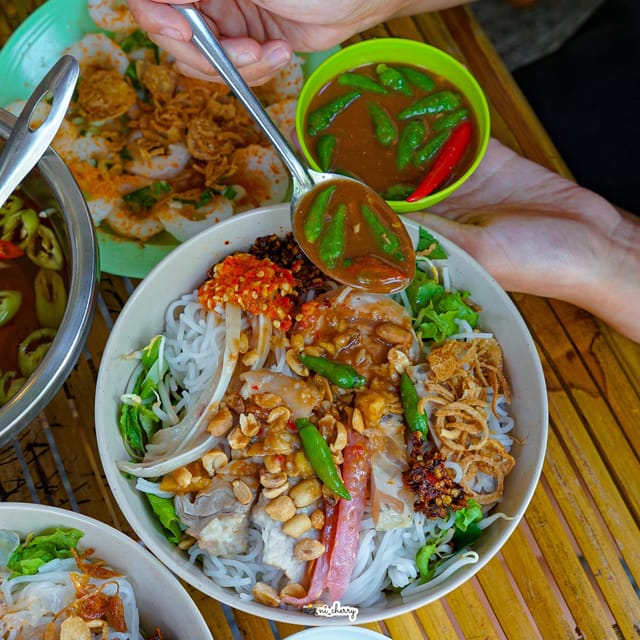 Da Nang: Local Street Food Walking Tour - Dessert and Vietnamese coffee: egg coffee, peanut coffee, and water fern cake