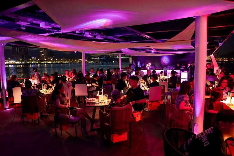 Da Nang: Poseidon Cruise with Dinner and Dragon Bridge Show - The Dragon Bridge fire-and-water show: pick your sailing time wisely