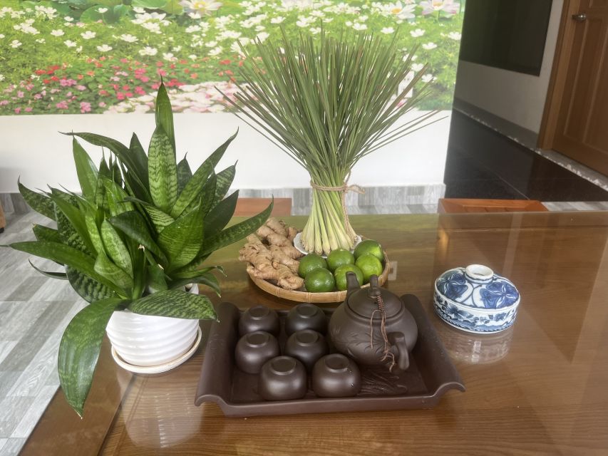 Da Nang: Relax with 60 minutes Foot Massage - The session flow: warm water, aromatic oil, then targeted work