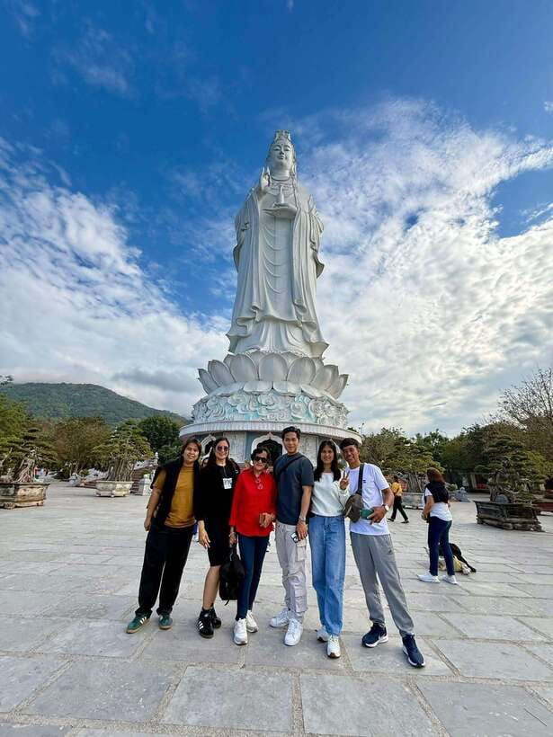 Da Nang Street Food Private Tour With Female Tour Guide - Quick Photo Stops: Dragon Bridge, My Khe Beach, Tran Thi Ly Bridge