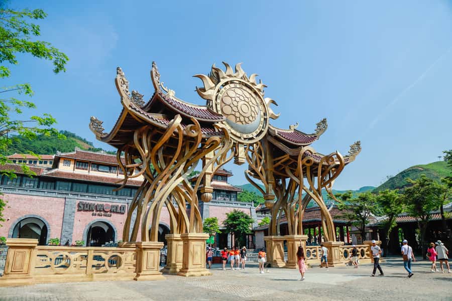 Danang: Golden Bridge by Private Car or Bus w hotel pickup - Driver and Guide Help: When It Makes a Difference
