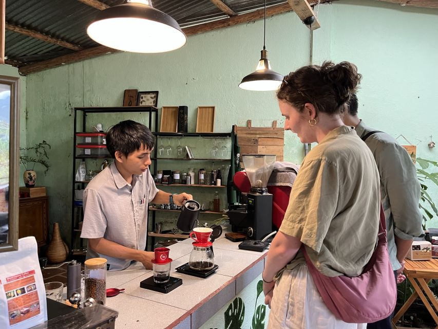 Experience specialty coffee with sustainable coffee farmers - Roasting your own coffee beans: green to brown, with farm-level context
