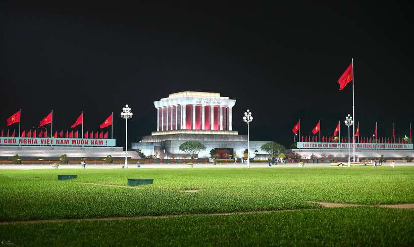 Explore Hanoi Old City By Cycling Tour With Small Groups - A half-day bike tour that helps you read Hanoi fast