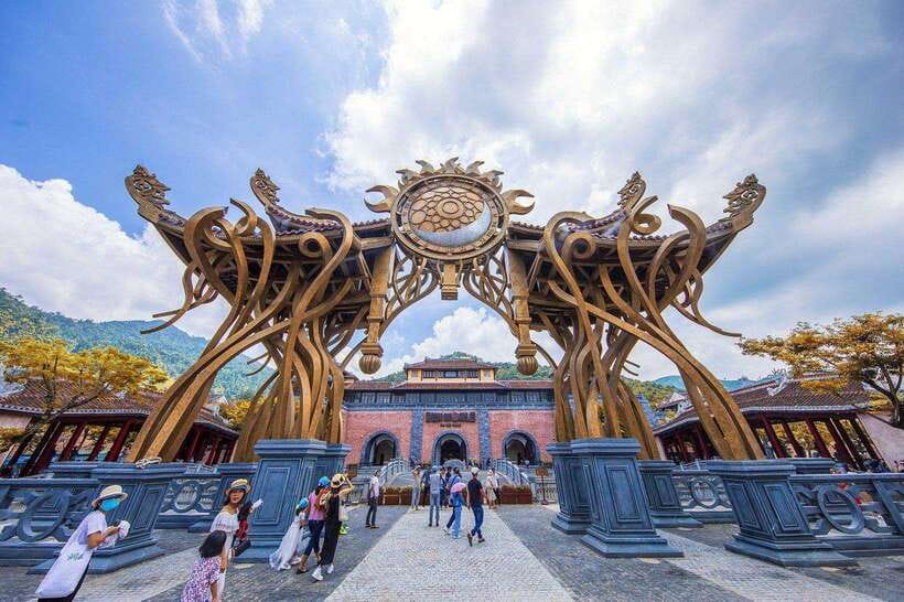 From Da Nang/Hoi An: Ba Na Hills and Golden Bridge Day Trip - Golden Bridge at Bà Nà Hills: plan your photo time