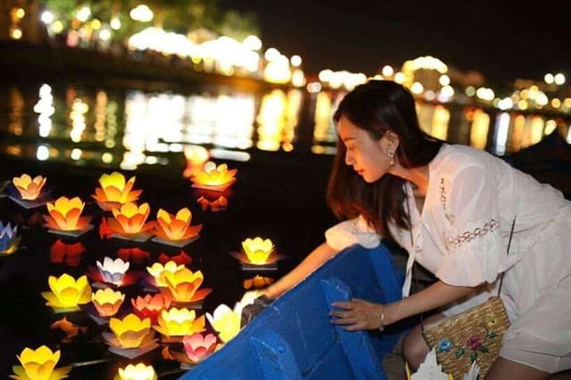 From Da Nang: Hoi An City Tour W Boat Ride - Lantern Release - Japanese Bridge: look up, then look inside