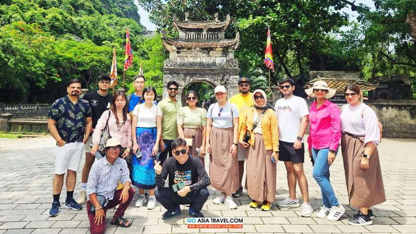 From Hanoi: 1-Day Ninh Binh Highlights Tour with Lunch - Trang An or Tam Coc: The Boat Ride That Sets the Tone