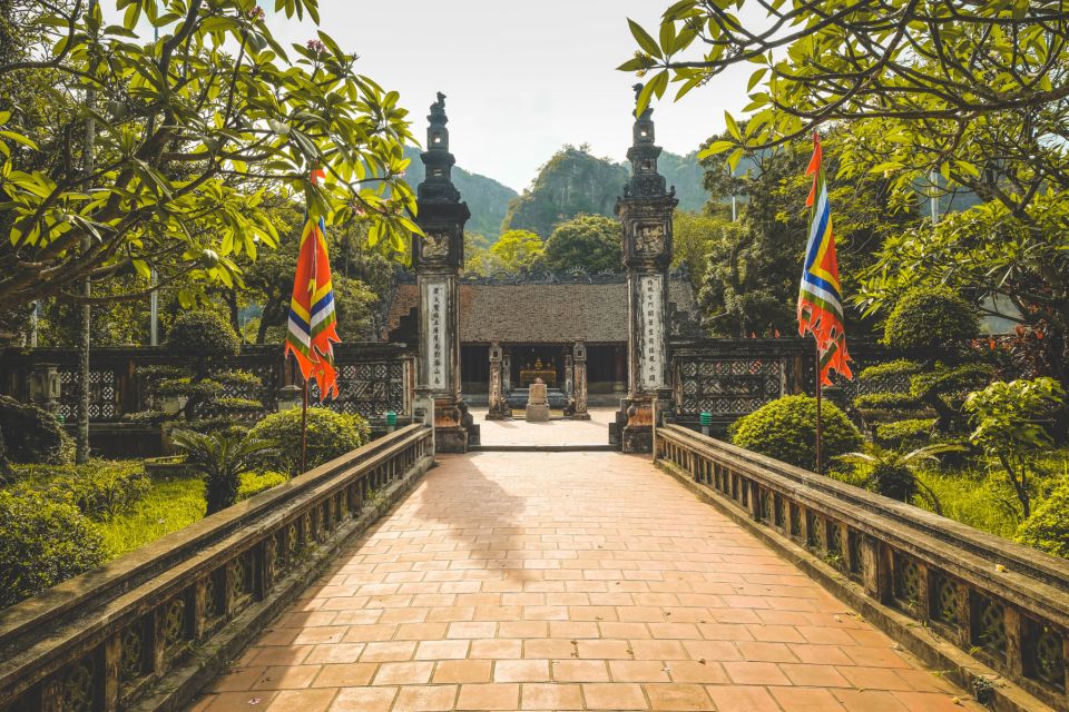 From Hanoi: 2-Day Ninh Binh Tour with Accommodation & Meals - Dinner and a pool night in Tam Coc or Trang An