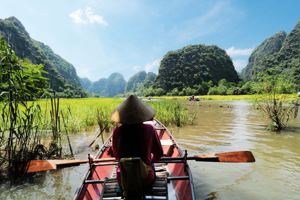 From Hanoi: 2-Day Ninh Binh Tour with Accommodation & Meals - Day 2 starts with Van Lam market life on two wheels