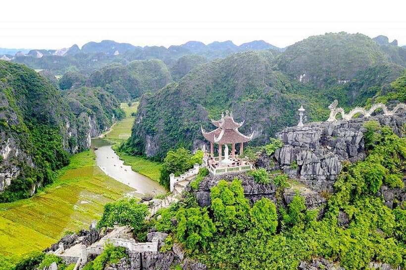 From Hanoi: 5-Day Sapa, Ninh Binh, Ha Long Bay Cruise - Day 3: Fishing village, cultured pearl farm, kayaking, cooking class, then sleeper bus to Sapa