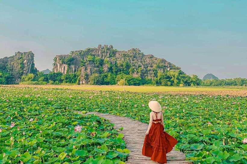 From Hanoi: 5-Day Sapa, Ninh Binh, Ha Long Bay Cruise - Day 4: Cat Cat village walk with Black H’mong culture, plus Sapa town free time