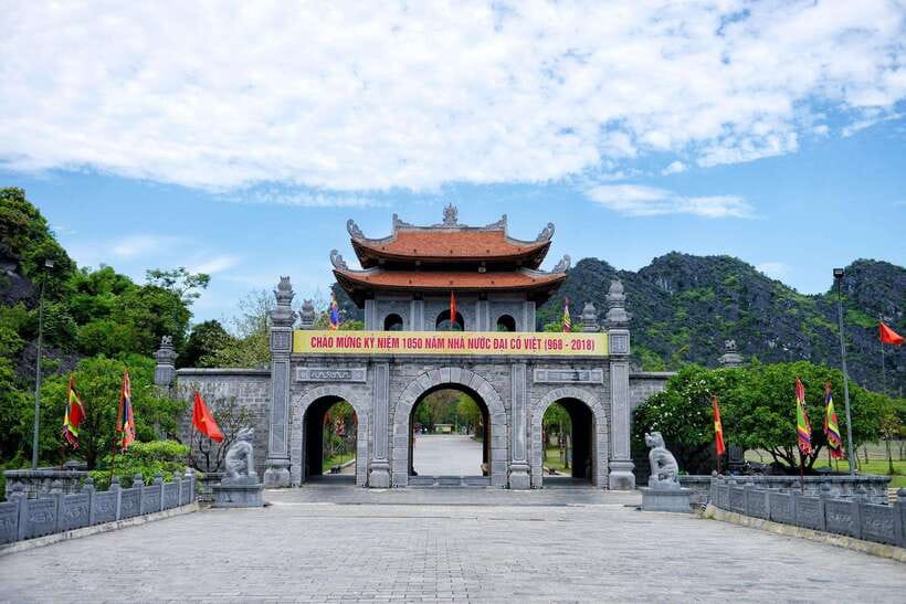 From Hanoi: Full-Day Ninh Binh Highlights Small Group Tour - Your Guide Experience: English Support and Real-Day Energy