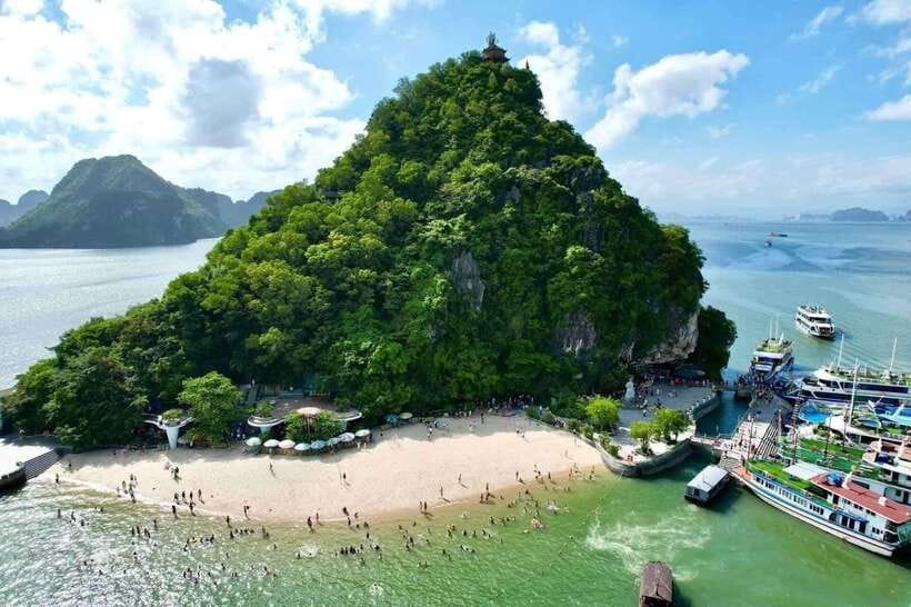 From Hanoi: Ha Long Bay Full-Day Luxury Cruise - Luon Cave: kayaking or bamboo boat in the lagoon