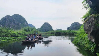 From Hanoi: Hoa Lu/Bai Dinh-Tam Coc/Trang An-Mua Cave Tours - Pickup, ride out of Hanoi, and the first refresh stop