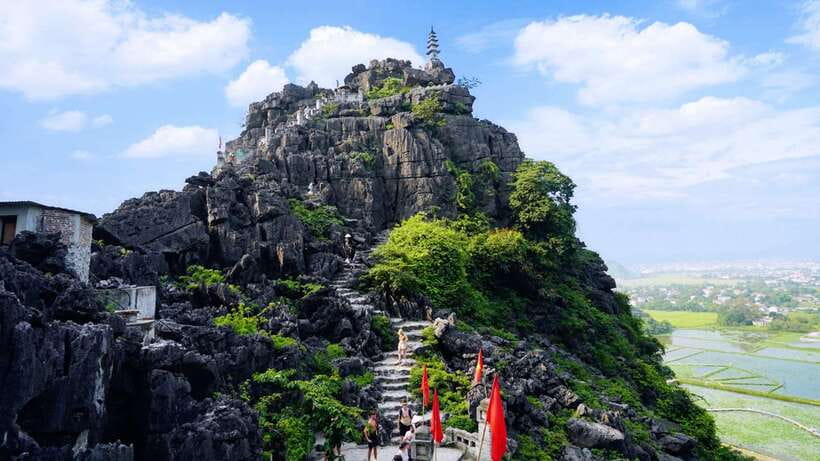 From Hanoi: Hoa Lu/Bai Dinh-Tam Coc/Trang An-Mua Cave Tours - Lunch buffet in Ninh Binh: lots of options, not always top-tier