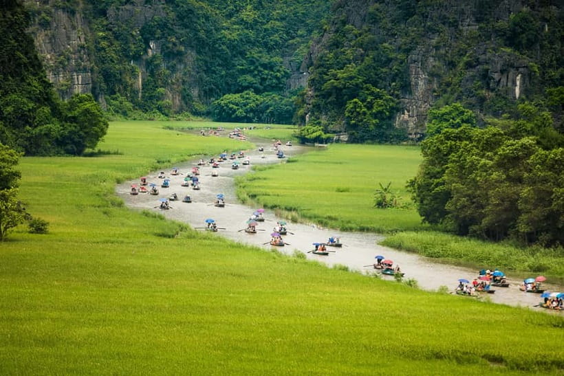 From Hanoi: Hoa Lu, Bai Dinh, Trang An, Tam Coc and Mua Cave - Múa Cave (Dancing Cave): the 500-step payoff viewpoint