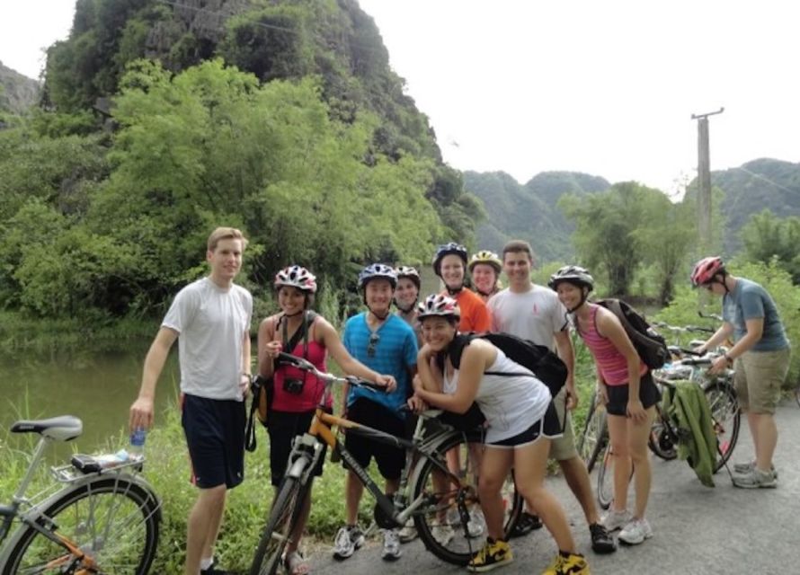 From Hanoi: Hoa Lu, Hang Mua Hike, Tam Coc Boat, and Lunch - Hang Múa cave and 500 steps: earn the rice-field view