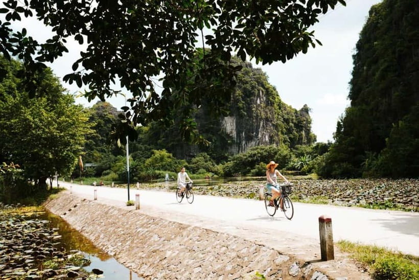 From Hanoi: Ninh Binh Day Trip with Trang An and Mua Cave - Mua Cave nearly 500 steps for Tam Coc views