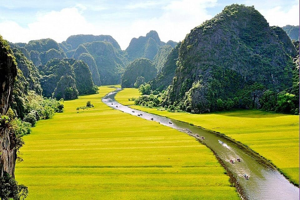 From Hanoi: Ninh Binh, Hoa Lu, Tam Coc and Mua cave - Entering Hoa Lu Ancient Citadel (and the Temple Rules You’ll Actually Care About)