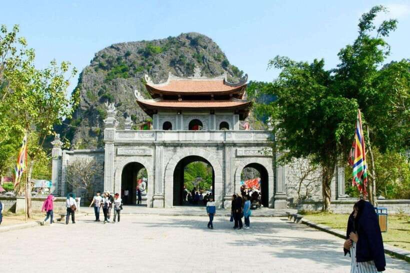 From Hanoi: Ninh Binh, Hoa Lu, Trang An and Mua Cave Trip - Hoa Lu Ancient Capital: Temples on the Footprint of a Royal Palace