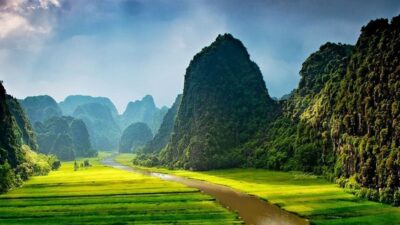 From Hanoi: Ninh Binh-Hoa Lu-Trang An-Mua-Cave-Buffet Lunch - Hoa Lư: stepping into Vietnam’s ancient capital (968–1010)
