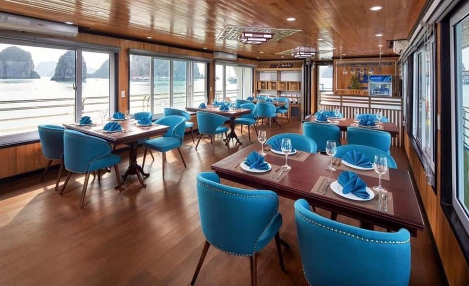 From Hanoi: Top-Rated Ha Long Bay Day Cruise with Jade Sails - Staff quality: what the ratings suggest (and how to protect yourself)