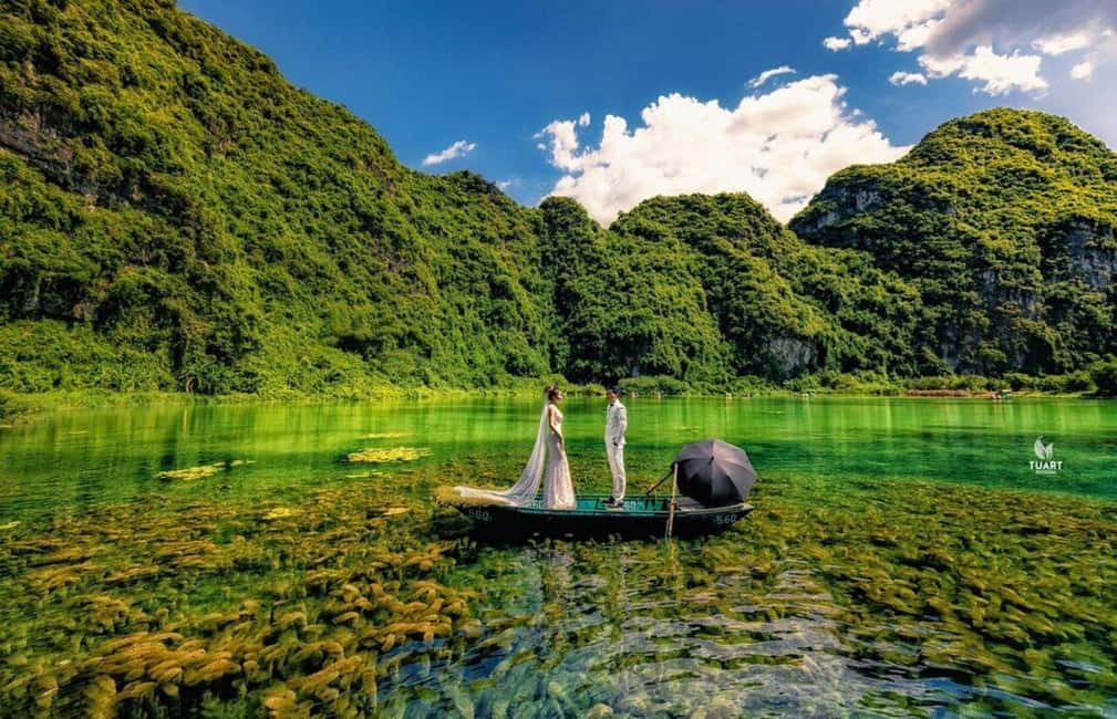 From Hanoi: Visit Hoa Lu & Trang An or Tam Coc & Mua Caves - Hoa Lu: Vietnam’s First Capital and the Dinh & Le Sites