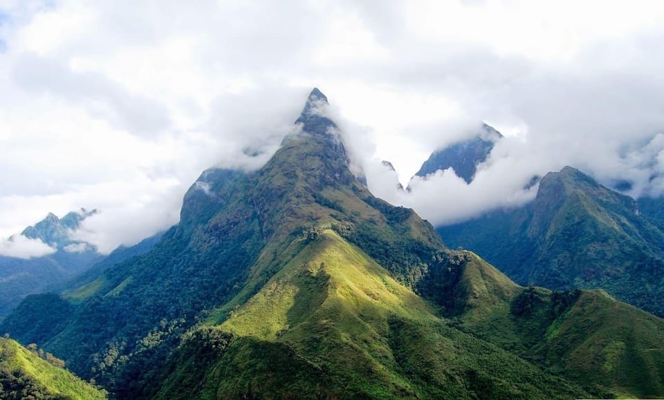 From Hanoi: Visit Sapa & Fansipan With Cable Car For 2 Days - Cat Cat Village: H’mong daily life you can actually see